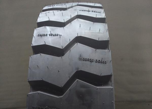 Combined Tread Pattern Big Block Tires 20 Inch Rim Diameter Eco Friendly Materials