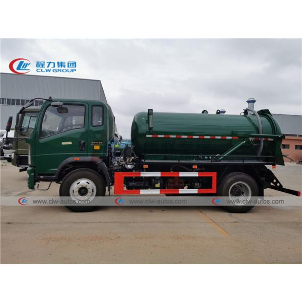 RHD Sino Howo 5T Vacuum Septic Truck With Italy Pump