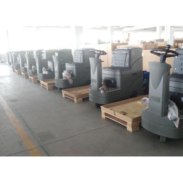 Езда на скрубберах пола, ехать машина чувствительной структуры скруббера пола