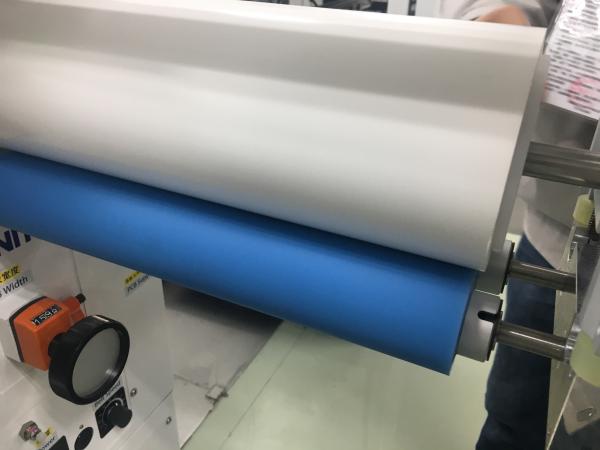 Rolo de limpeza de superfície inline do papel de rolo do papel de máquina do PWB do rolo de papel esparadrapo antiestático limpo branco do PWB da cor 300mm