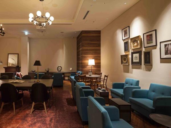 Darwin hotel style apartment samll space furniture by single bed with dining table and leather sofa chair