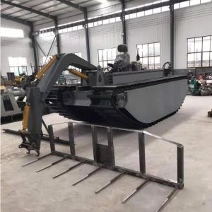 Hydraulic Track Drive Amphibious Weed Harvester With T Type Cutter Collecting