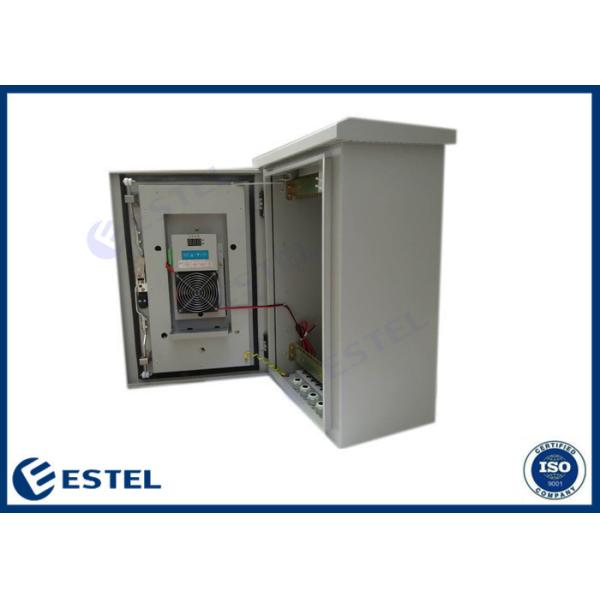 небольшой на открытом воздухе поляк приложения телекоммуникаций 6U установленный с анти- замком пункта похищения 3