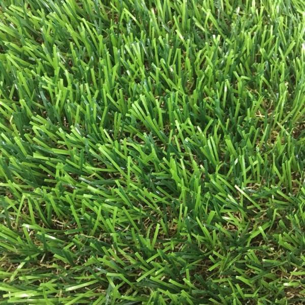 Green Synthetic Grass Around Pool Covering 25mm Pile Height 9000 Dtex
