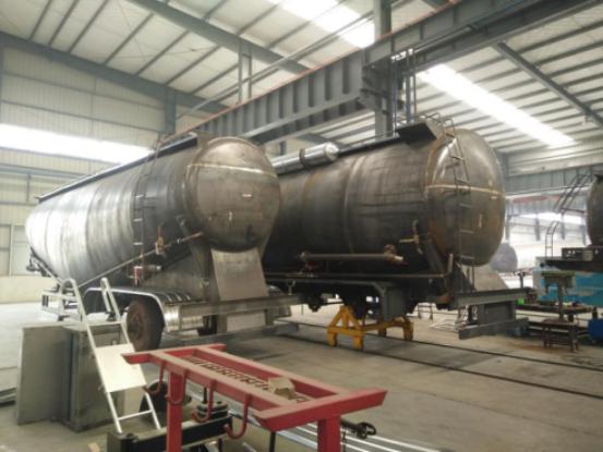 V Shaped Cement Powder Tanker Transport Trailer With Diesel Engine Air Compressor