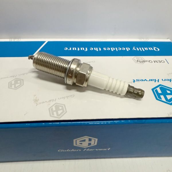 90919-01235 K20HR-U11 338 Standard Car Spark Plug Replacement For Toyota