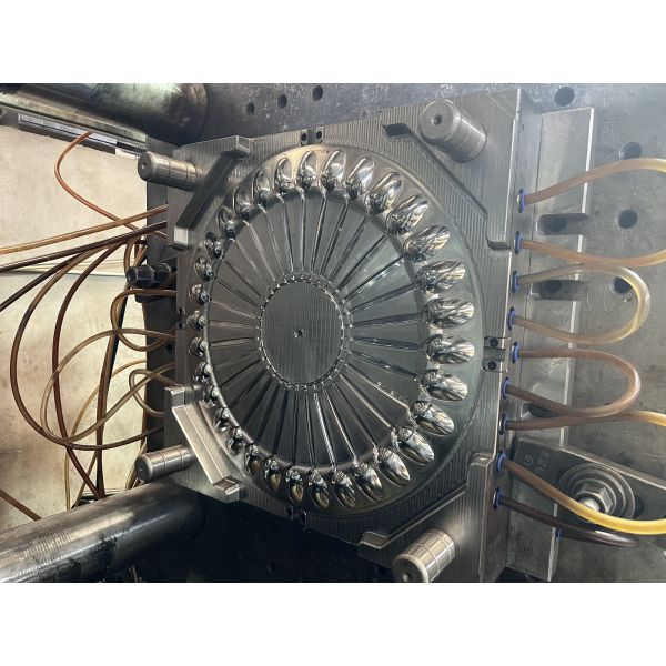 Customized 16-64 Cavity Plastic Spoon Mould with Hot-Runner/Cold-Runner Option and S136 Steel for High-Speed Production