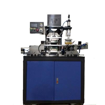 Máquina de gravura de cartão de plástico com uma estação de gravura e uma estação de inclinação