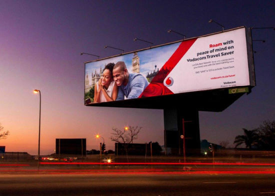 Outdoor LED Display Screen with IP65 Waterproof 5000-6000cd/㎡ Brightness and 960x960mm Cabinet Size for Digital Billboard