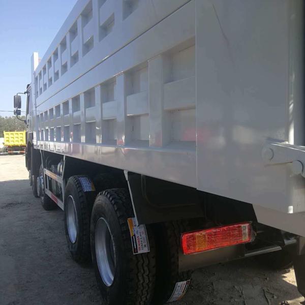                  Sinotruk HOWO 8X4 10-Wheel Heavy Duty 30 Tons Tipper Dump Truck for Stone and Sand             