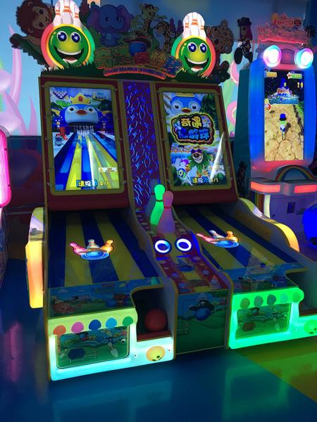 42 Inch Screen Small Bowling Arcade Machine With Clear Pictures Attractive Design