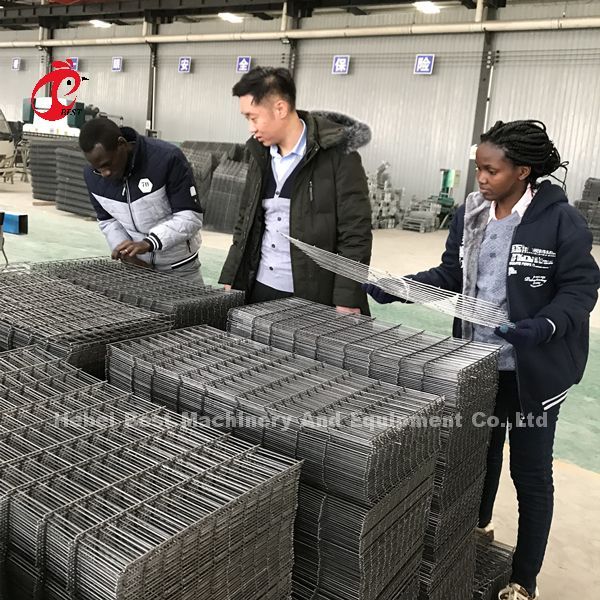 A Type Broiler Battery Cage Galvanized High Strength Poultry Broiler Cage  Iris