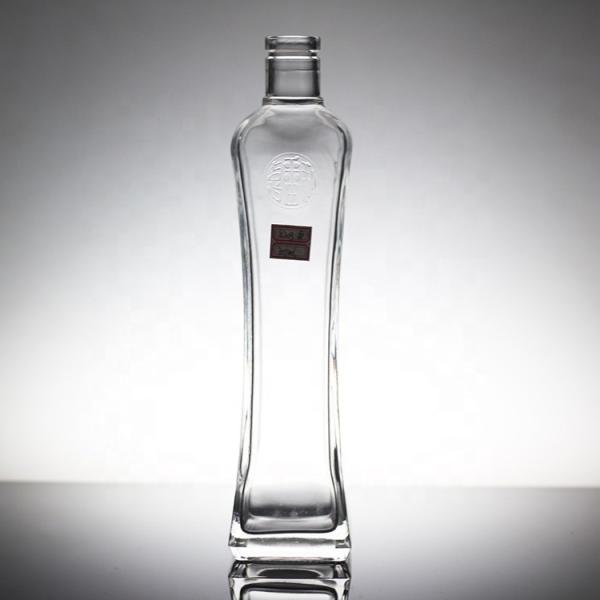 Garrafa de vidro de vodka em forma de mulher com decalque e variedade de opções de capacidade