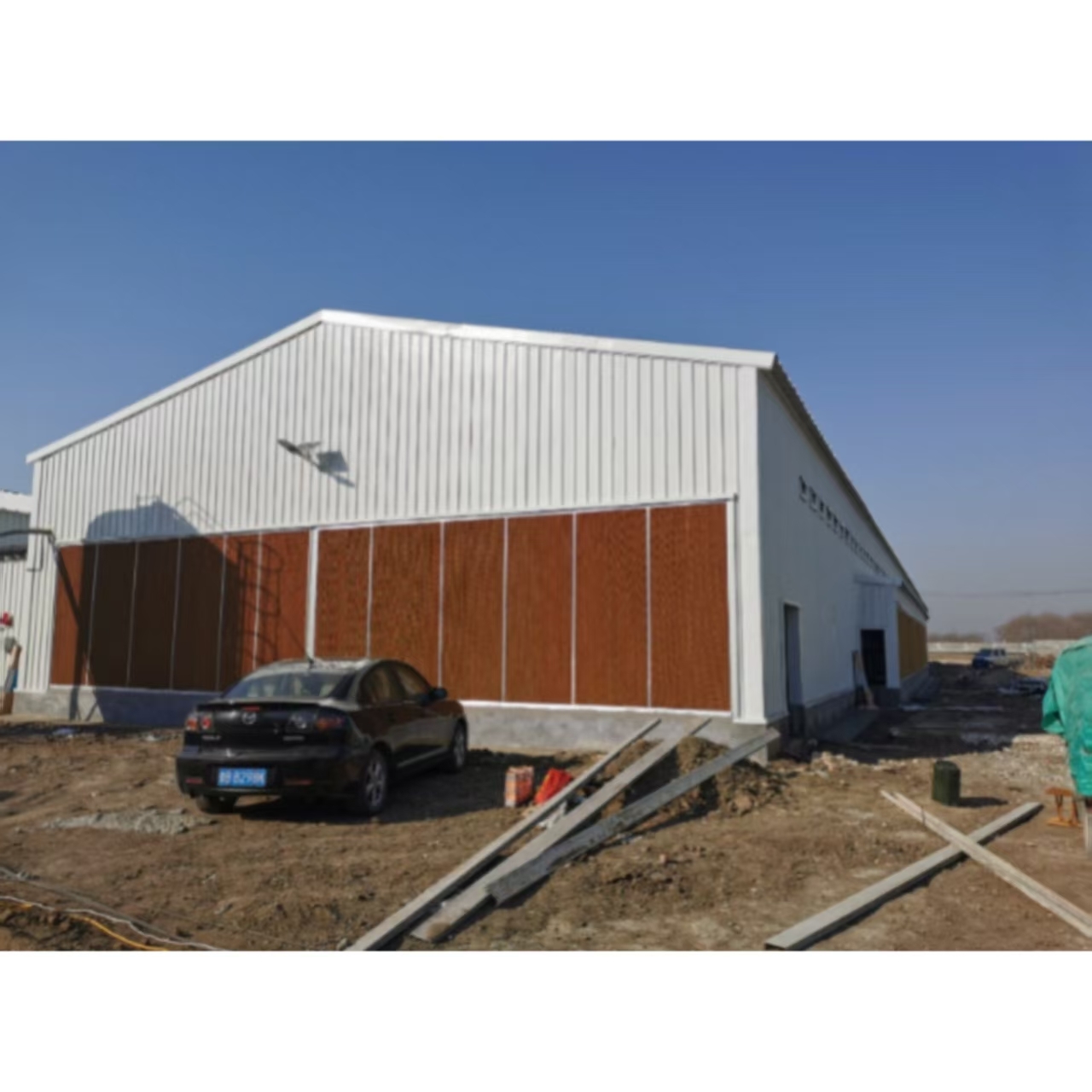 Affordable Poultry Slat Floor Chicken Coop with High Manure Leaking Rate Anti-Aging Material and Adjustable Height for Broiler Farms