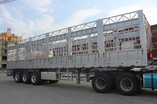 24V Electric System 60T 80T Tri Axle Animal Carrier Semi Trailer for Livestock Transport