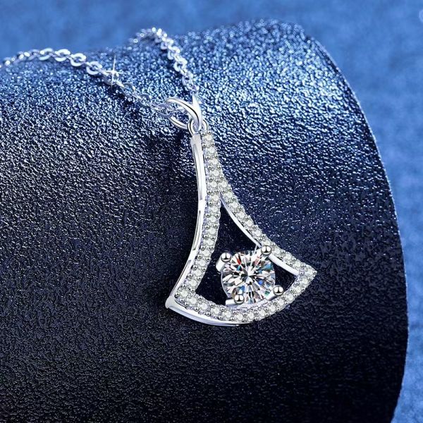 Gama de joyería refinada de plata 14K, 18K y S925 que ofrece a minoristas y distribuidores opciones de accesorios atractivas y comercializables.