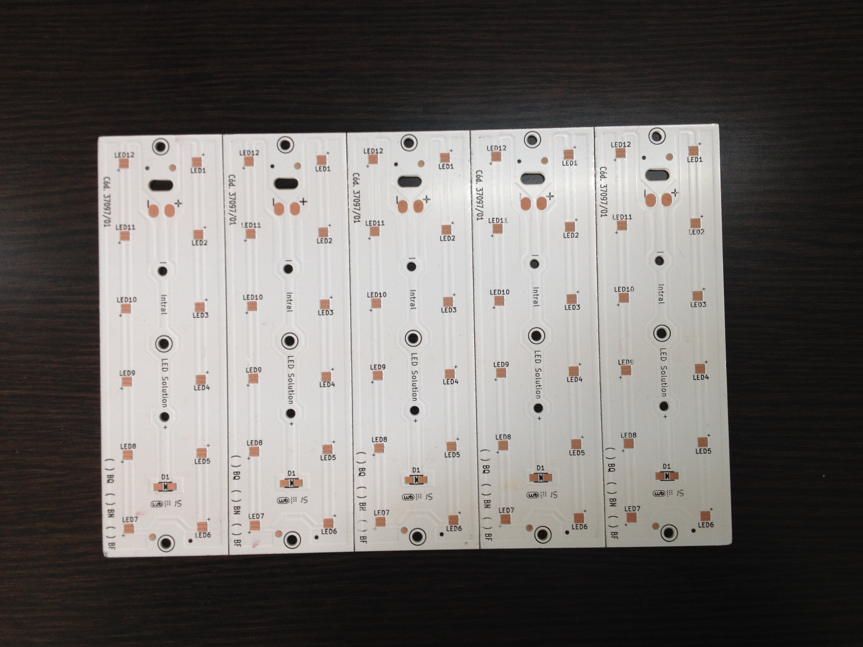 Автоматическая доска алюминия краткости автомата для резки PCB выключения гильотины