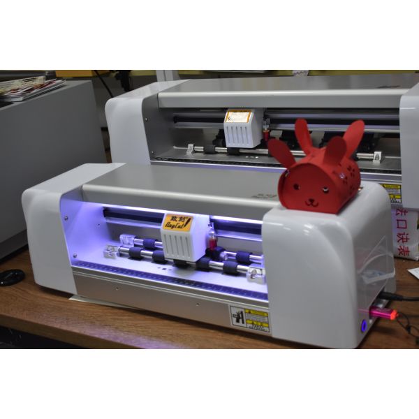Compact 220mm ID Photo Cropping Die Cutting Machine With Automatic Induction Feeding Paper