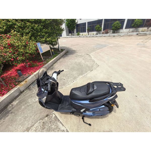 High-speed electric motorcycle, urban electric motorcycle, with a top speed of 80 km/h. Electric motorcycle.