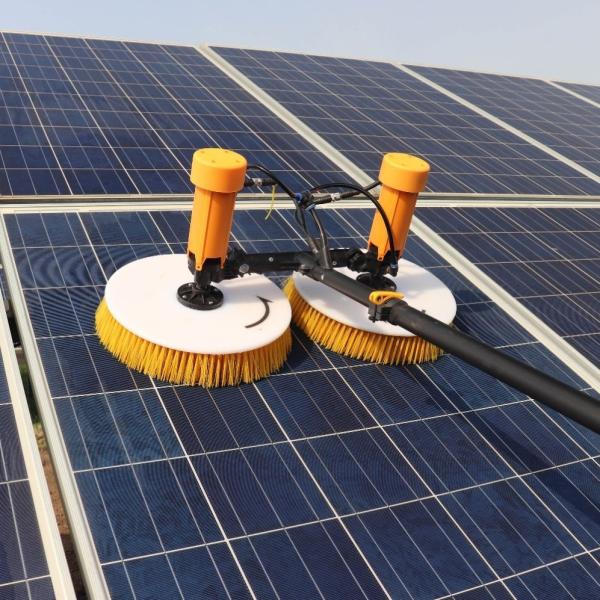 Limpeza sem esforço com máquina de limpeza de painéis fotovoltaicos portáteis inteligente e sem água