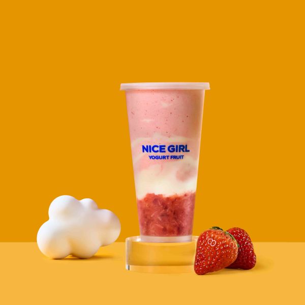 Batido de fresa recién preparado con yogur. Deliciosa franquicia de batidos probióticos.