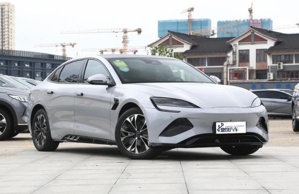 Compre em estoque Made in China BYD EV Car Seal DM-i 1.5LT Hybrid Sedan Veículo elétrico a combustível a gasolina para venda