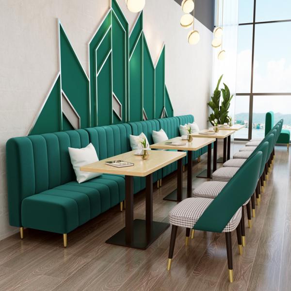 La table de salle à manger et les chaises extérieures de restaurant de velours ont placé le tissu 160cm 180cm moderne