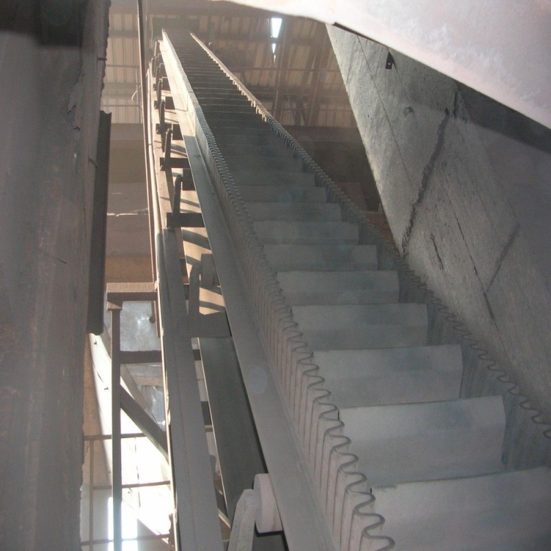 Wear Resistant Sidewall Conveyor Belt For Mining Bulk Ore Vertical Transport Equipment