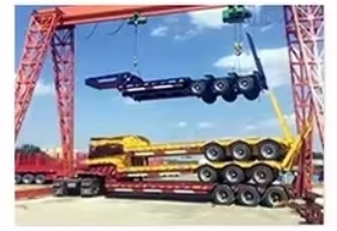 s Two Lines and Four Axes Gooseneck Flatbed Trailer with Hydro-Pneumatic Suspension