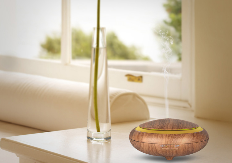 UFO Shape 150ml Ultrasonic Aroma Diffuser 7 Color LED Lights Pear Wood Electrical Essential Oil Humidifier Machine for Room Use