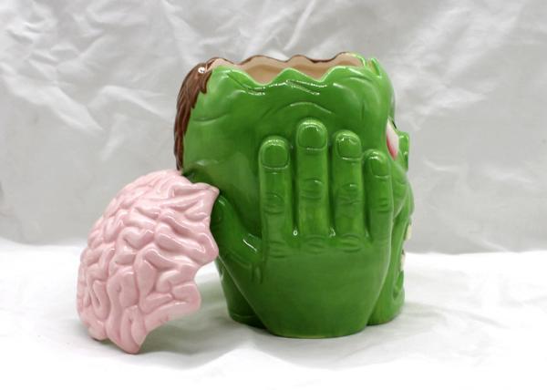 Home Decoration 3D Ceramic Cookie Jar Skull Big Eyes Design Dolomite Food Container