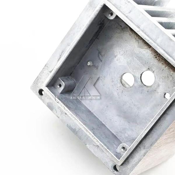 le moulage mécanique sous pression mené par 0.8mm de lumière partie le logement de revêtement de moulage mécanique sous pression d'aluminium de PVDF