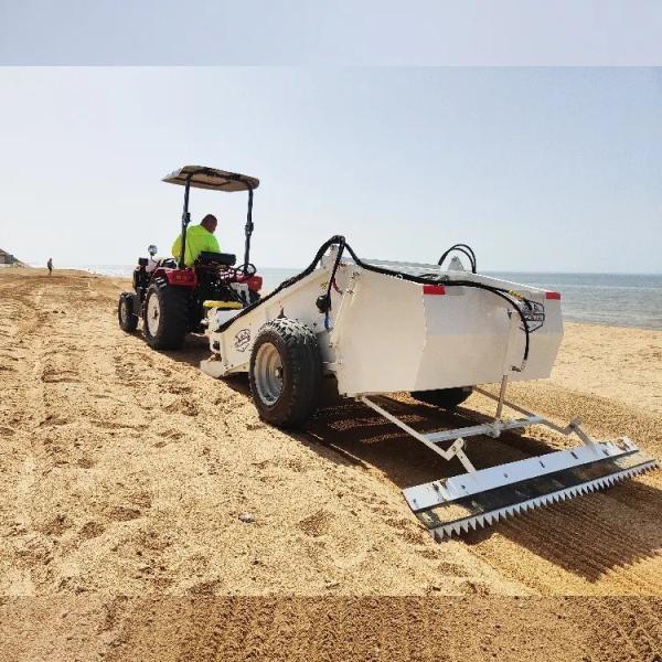 Hydraulically Controlled Vibrating Screen Sand Beach Cleaning Machines for A Wet Beach