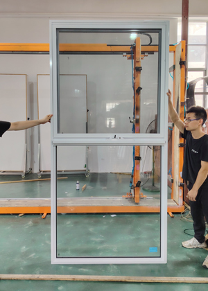 Silent Operation Aluminum Awning Windows Customized Size With Tempered Glass