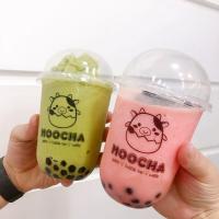 os copos plásticos U de Boba dos copos 500ml plásticos descartáveis dão forma com tampas e palhas da abóbada