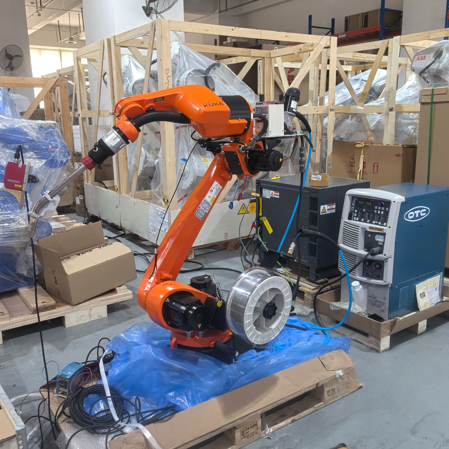 High Precision KUKA KR 6 R2010-2 Arc HW E Compact Welding Robot for Flexible Industrial Arc Welding Applications