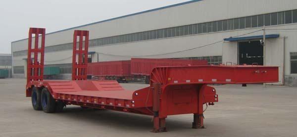 SKD Type Low Bed Trailer Truck , Gooseneck Flatbed Lowboy Trailers For Machine Transportaion