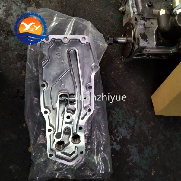 6D102 Oil Cooler Cover 6735-61-2220 for Komatsu Engine Excavator PC200-7 PC220
