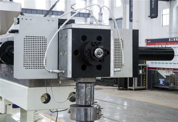 PE лифта с кнопочным управлением 300m/Min пенится машина слоения политена