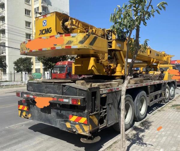 Certifié ISO9001 Chine Grue de terrain accidenté Grues de camion 70t Soulevé en orange