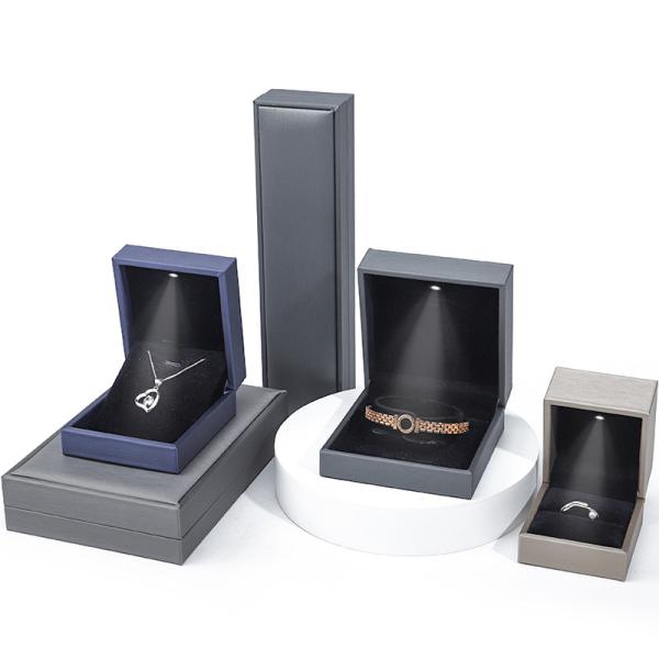 Pinceau de finition en cuir en PU LED Box de stockage de bijoux de plusieurs couleurs