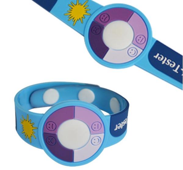 Summer outdoor equipment for skin protecting pvc rubber material uv tester wristband decoration