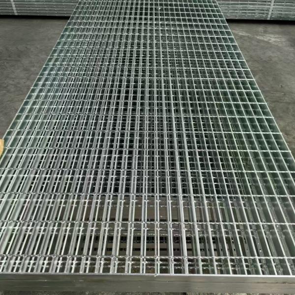 Smooth Silver Bearing Bar Galvanized Flat steel grating with 3mm Crossbars