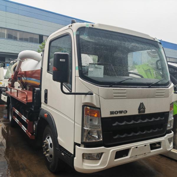HOWO RHD Vacuum Suction Truck 8000 Lites Sewer Cleaning Vehicle