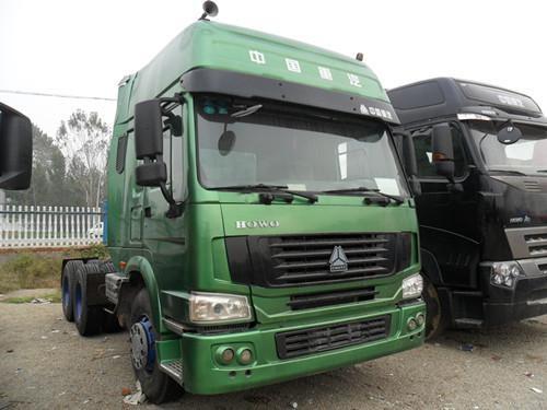 Sinotruk Howo tractors tow truck head / prime mover in RHD , LHD in best price L2000 long cab