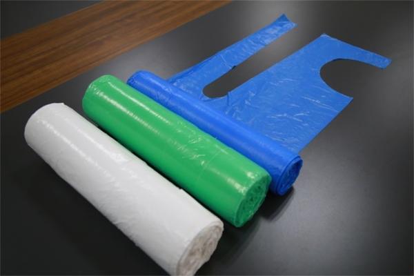 Breathable 28x46 PE Apron Plastic Disposable , Throw Away Aprons For Adults