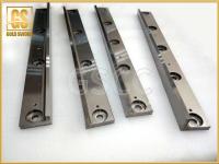 O cortador preciso da placa da moagem utiliza ferramentas o carboneto de tungstênio para executar ferramentas para cortar o metal