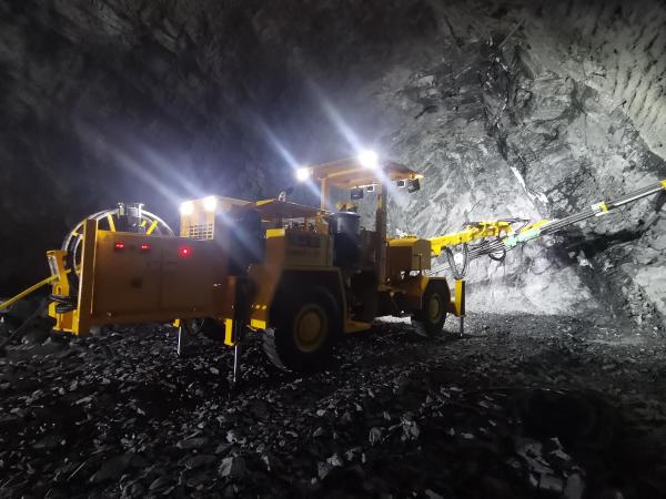 Túnel de rocha parafusos de perforação de face Rig subterrâneo hidráulico ISO9001 para desenvolvimento de minas subterrâneas