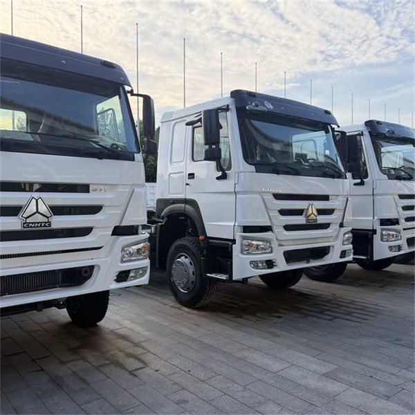 White Howo 6x4 Tractor Truck Used Sinotruk 371HP Heavy Duty Transport Machine