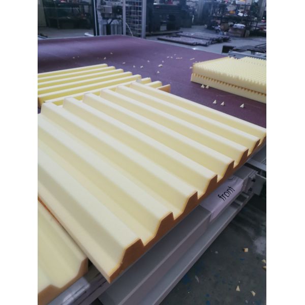 CNC Horizontal Oscillating Saw Blade Foam Cutting Machine For Sponge And Flexible PU With Belt Rotary Table